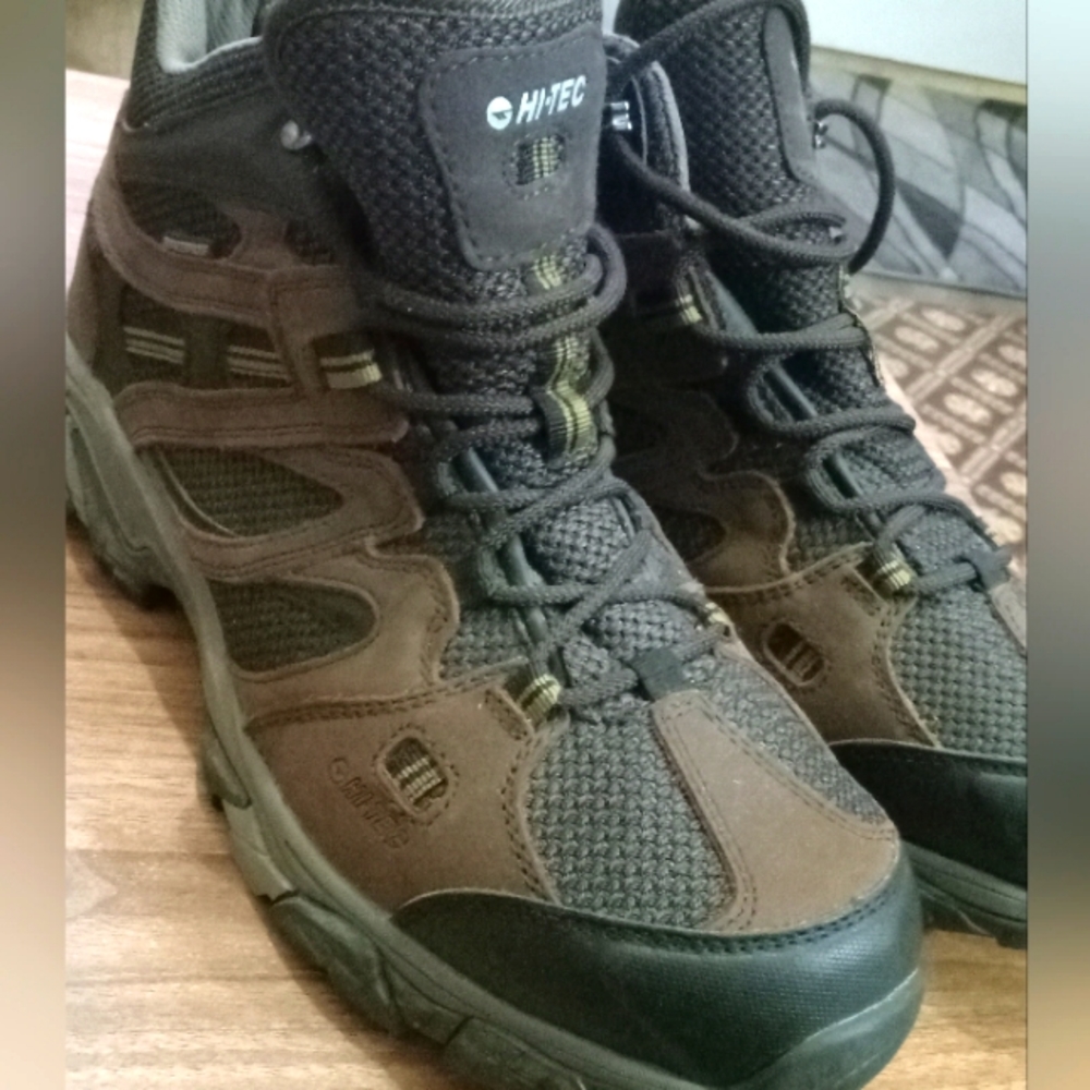Hi-Tec Ravus mid hiking boots men's size 10.5